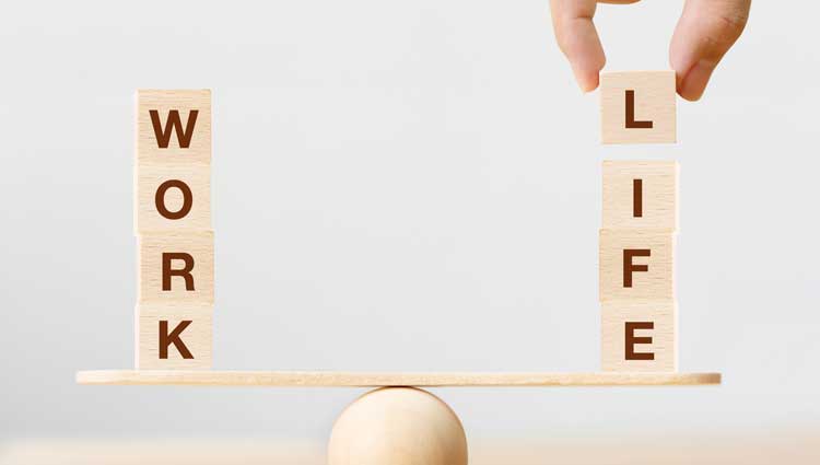 An image of a scale balancing your work and home life.